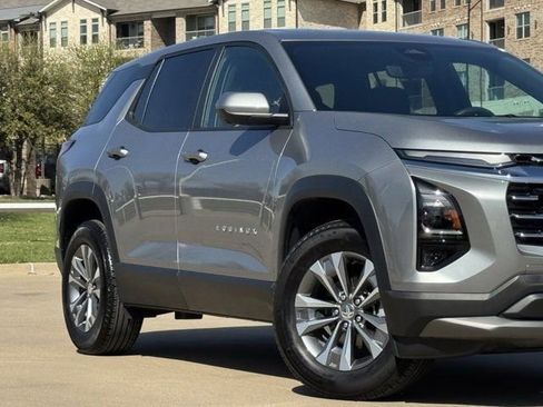 Used 2025 Chevrolet Equinox LT w/ Safety and Technology Package image 3