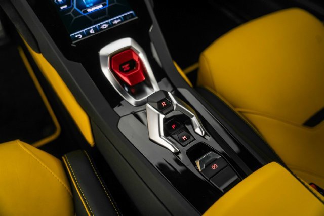 Used 2020 Lamborghini Huracan EVO RWD image 23