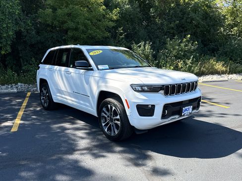 Used 2023 Jeep Grand Cherokee Overland w/ Adv Protech Group III AWD/4WD image 3