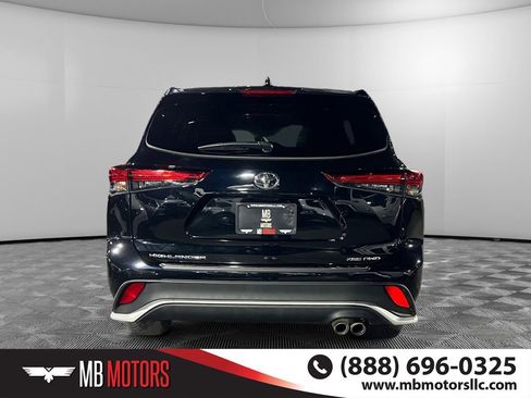 Used 2023 Toyota Highlander L image 4