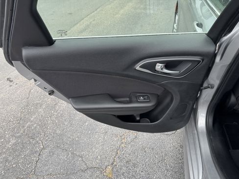 Used 2015 Chrysler 200 Limited image 26