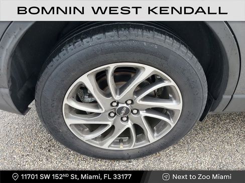 Used 2022 Lincoln Corsair Standard image 9