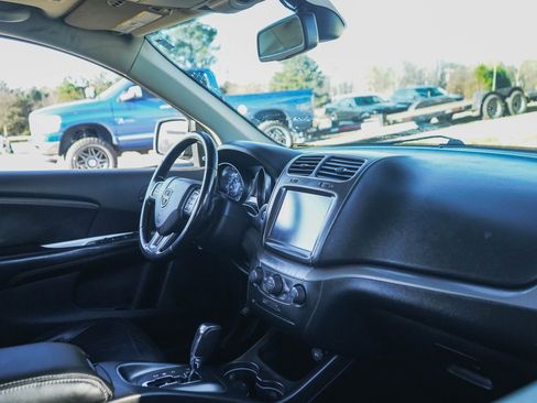 Used 2020 Dodge Journey Crossroad w/ Popular Equipment Group image 10