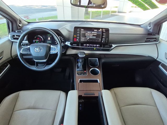 Used 2022 Toyota Sienna XLE w/ XLE Plus Package FWD image 15