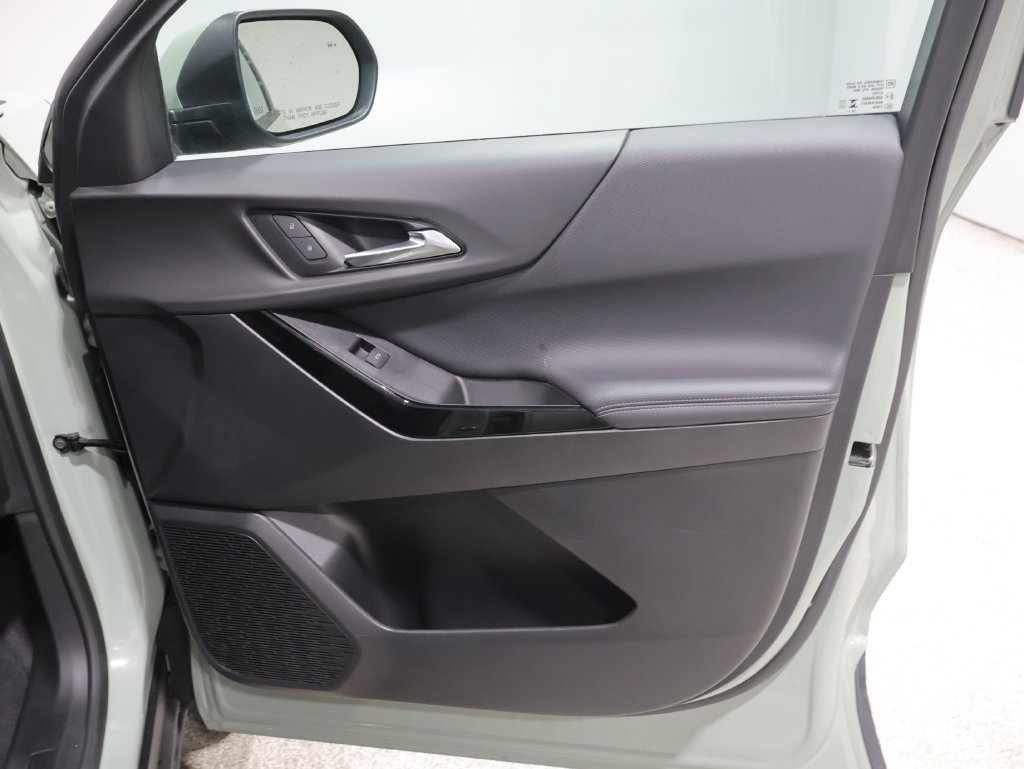Used 2025 Chevrolet Equinox LT AWD/4WD image 23