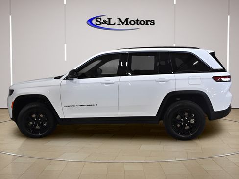 New 2026 Jeep Grand Cherokee Altitude AWD/4WD image 3