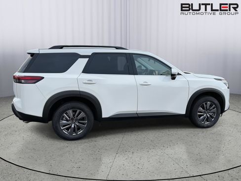 Used 2025 Nissan Pathfinder SV AWD/4WD image 7