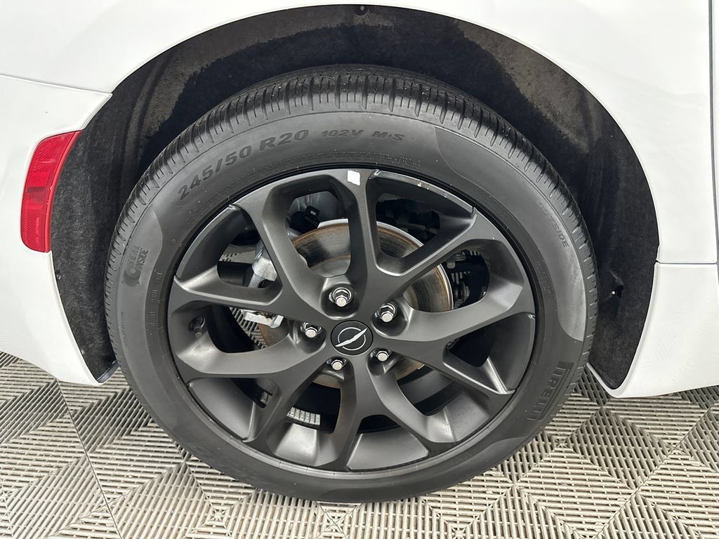 Used 2025 Chrysler Pacifica Limited FWD image 20