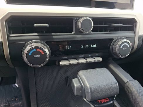 Used 2024 Toyota Tacoma TRD Off-Road AWD/4WD image 15