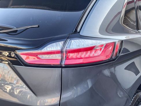 Used 2024 Ford Edge SEL image 9