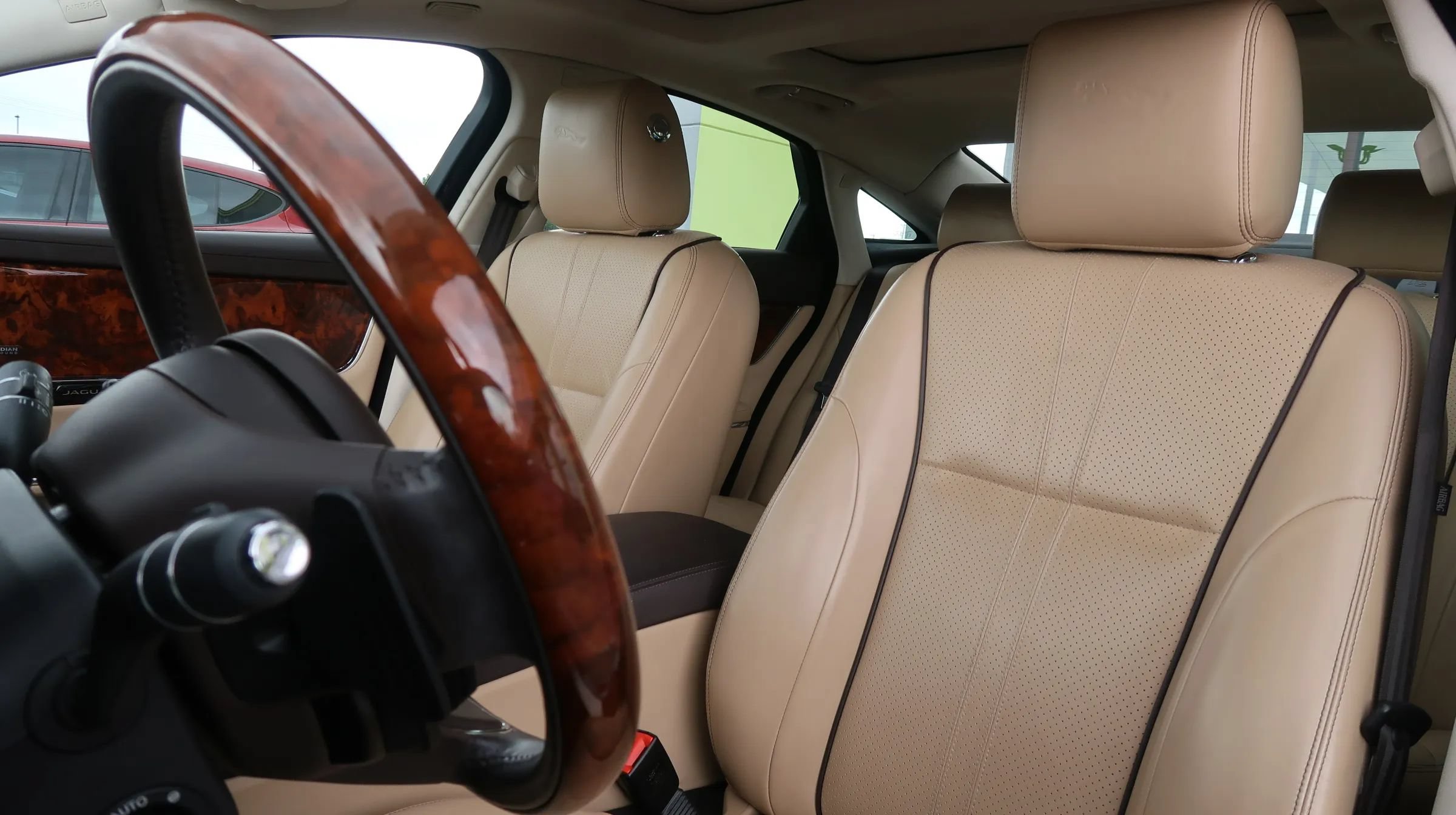 Used 2019 Jaguar XJ R-Sport RWD image 18
