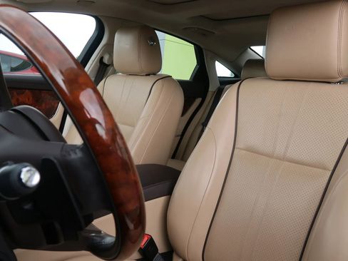 Used 2019 Jaguar XJ R-Sport RWD image 18