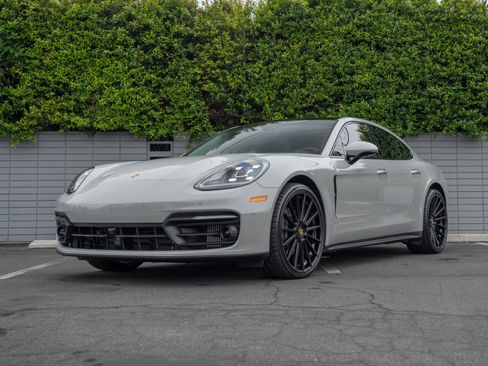 Used 2023 Porsche Panamera 4 Platinum Edition w/ Assistance Package image 18
