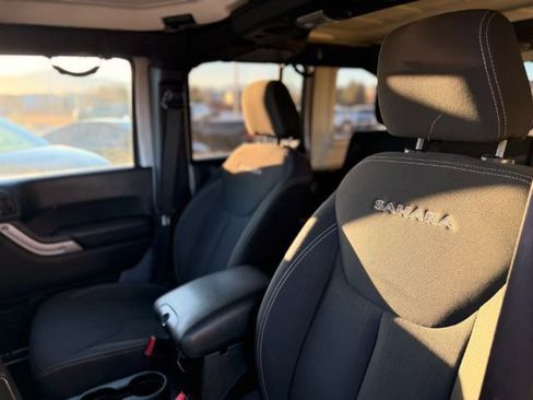 Used 2018 Jeep Wrangler Unlimited Sahara AWD/4WD image 14
