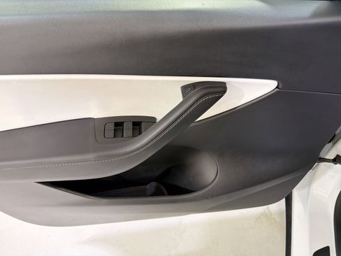 Used 2022 Tesla Model Y Performance AWD/4WD image 12