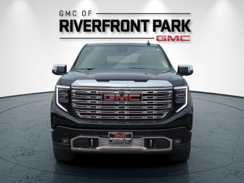 Used 2025 GMC Sierra 1500 Denali w/ Denali Reserve Package AWD/4WD image 8