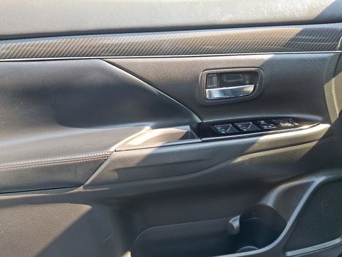 Used 2020 Mitsubishi Outlander LE FWD image 12