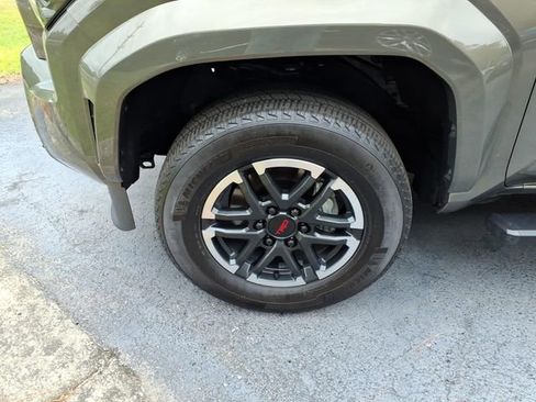 Used 2023 Toyota Tacoma TRD Off-Road w/ Technology Package RWD image 4