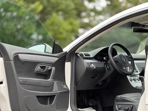 Used 2013 Volkswagen CC Sport FWD image 9