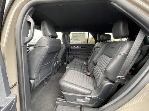 New 2026 Ford Explorer ST-Line w/ ST-Line Street Pack image 9
