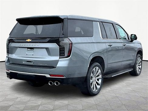 New 2025 Chevrolet Suburban Premier image 6