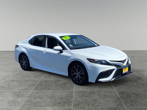 Used 2023 Toyota Camry SE FWD image 7