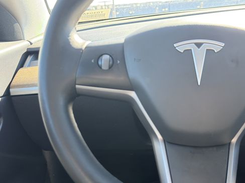 Used 2021 Tesla Model 3 Standard Range Plus image 19