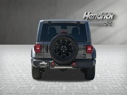 Used 2025 Jeep Wrangler Unlimited Sahara w/ Safety Group AWD/4WD image 9
