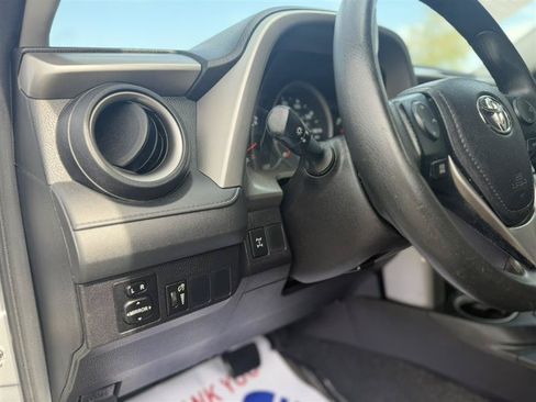 Used 2016 Toyota RAV4 LE AWD/4WD image 10
