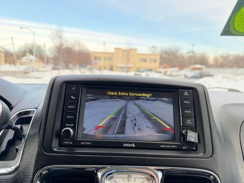 Used 2013 Chrysler Town & Country Touring image 14