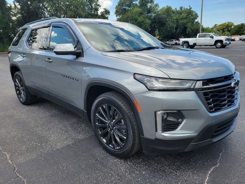 Certified 2023 Chevrolet Traverse RS w/ LPO, Cargo Package FWD image 3
