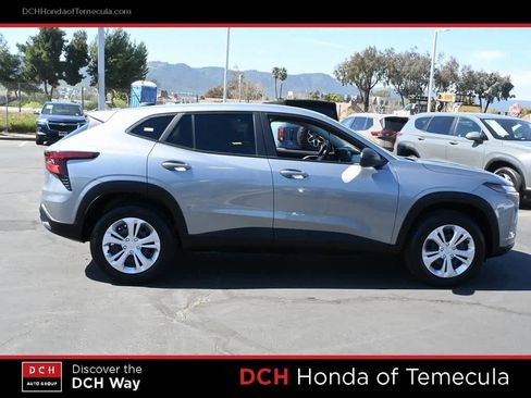 Used 2024 Chevrolet Trax LS w/ Driver Confidence Package image 5