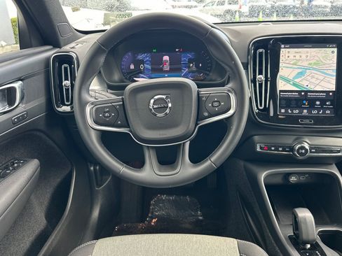 Certified 2025 Volvo XC40 B5 Core image 17