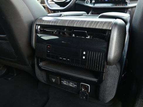 Used 2024 Jeep Wagoneer L Series II RWD image 32