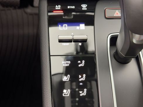Certified 2026 Porsche Macan AWD/4WD image 18