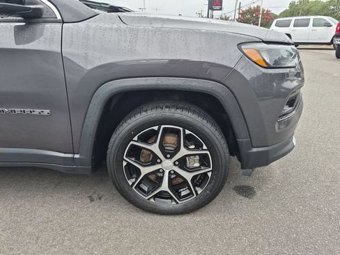 Used 2024 Jeep Compass Limited AWD/4WD image 10