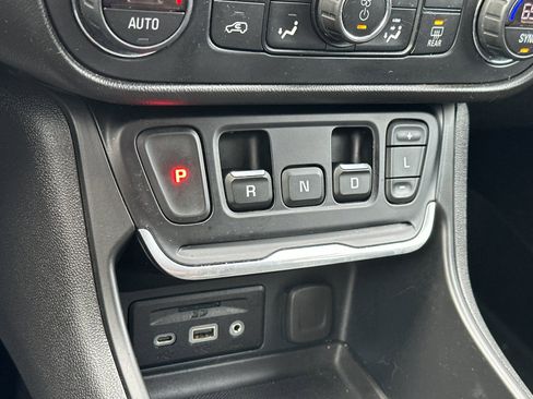 Used 2020 GMC Terrain SLT image 21