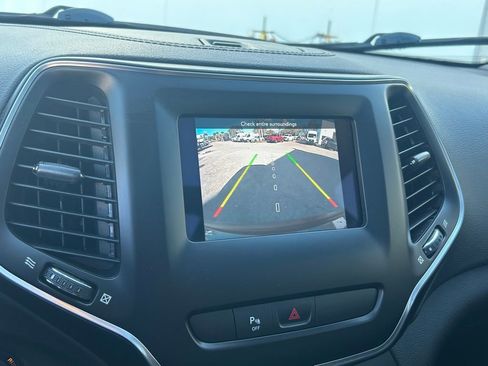 Used 2020 Jeep Cherokee Latitude Plus w/ Comfort/Convenience Group image 13