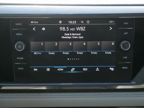 Used 2022 Volkswagen Taos SEL image 17