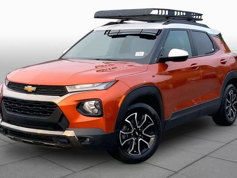 Used 2023 Chevrolet TrailBlazer ACTIV FWD image 2