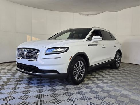 Used 2022 Lincoln Nautilus Reserve w/ Luxury Package image 3