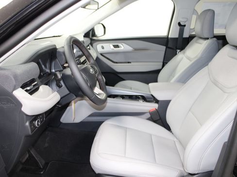 New 2026 Ford Explorer Active w/ Active Comfort Package RWD image 21
