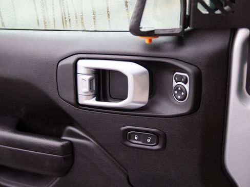 Used 2022 Jeep Gladiator Willys image 21