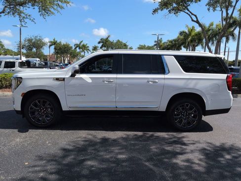 Used 2023 GMC Yukon XL SLT w/ SLT Luxury Package AWD/4WD image 7