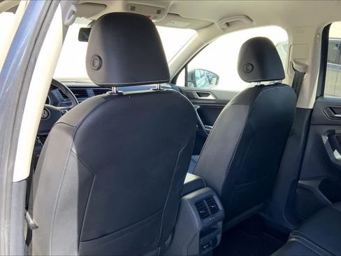 Used 2021 Volkswagen Tiguan SE FWD image 12