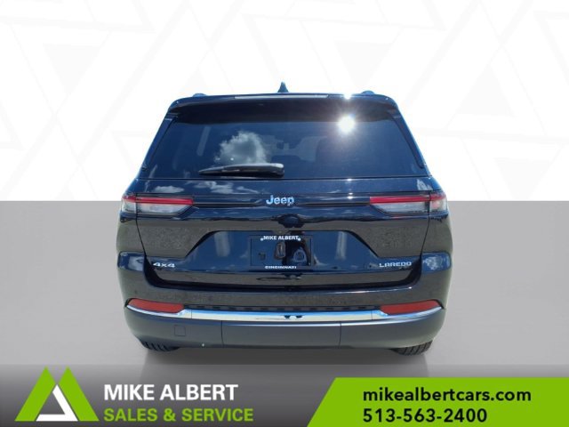 Used 2023 Jeep Grand Cherokee Laredo AWD/4WD image 6