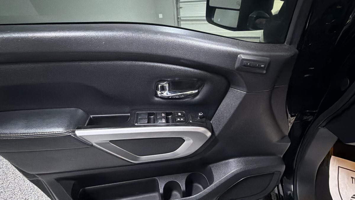 Used 2018 Nissan Titan SL w/ Texas Titan Edition AWD/4WD image 13