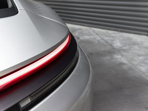 Certified 2025 Porsche 911 Carrera RWD image 33