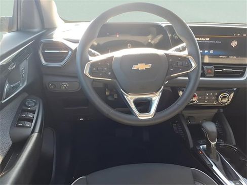 Used 2024 Chevrolet TrailBlazer LT w/ LT Cold Weather Package image 4