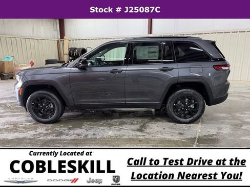 New 2025 Jeep Grand Cherokee Altitude AWD/4WD image 9